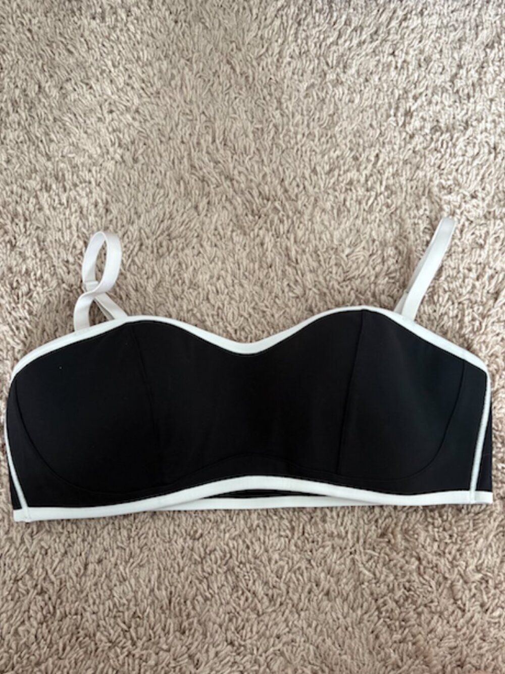 Victoria Secret B&W Sportsbra L